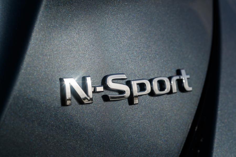 Логотип Nissan Micra N-Sport (K14) 2019 года  (UK) (фото 15 из 19)